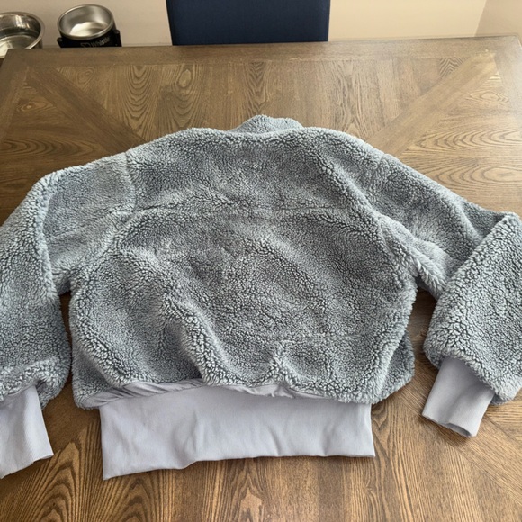 Alo Yoga Foxy Sherpa Fleece Jacket Coat in Steel Blue sz MEDIUM - Picture 5 of 5